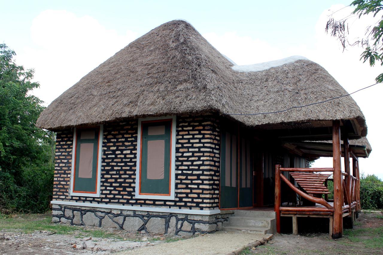 Irungu Forest Safari Lodge Katunguru Dış mekan fotoğraf