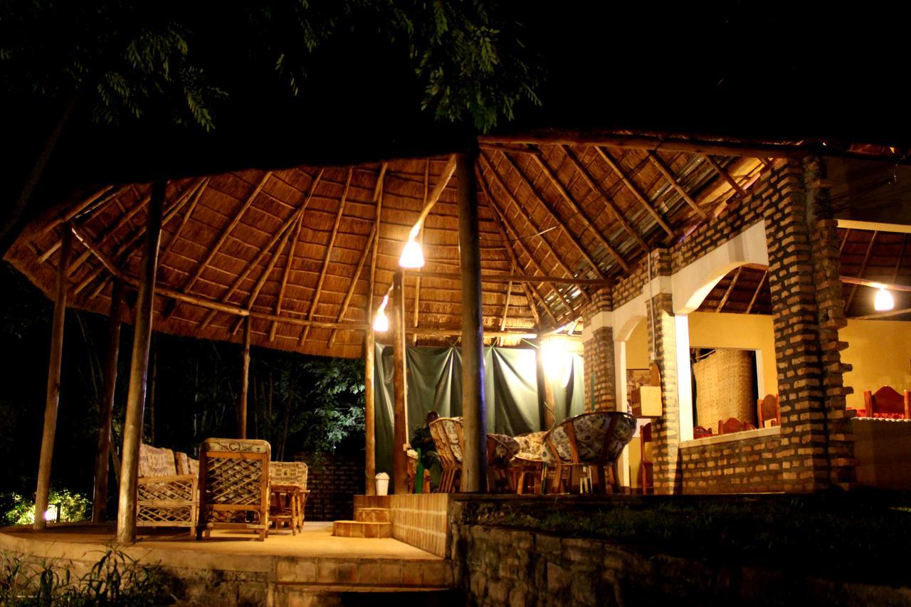 Irungu Forest Safari Lodge Katunguru Dış mekan fotoğraf