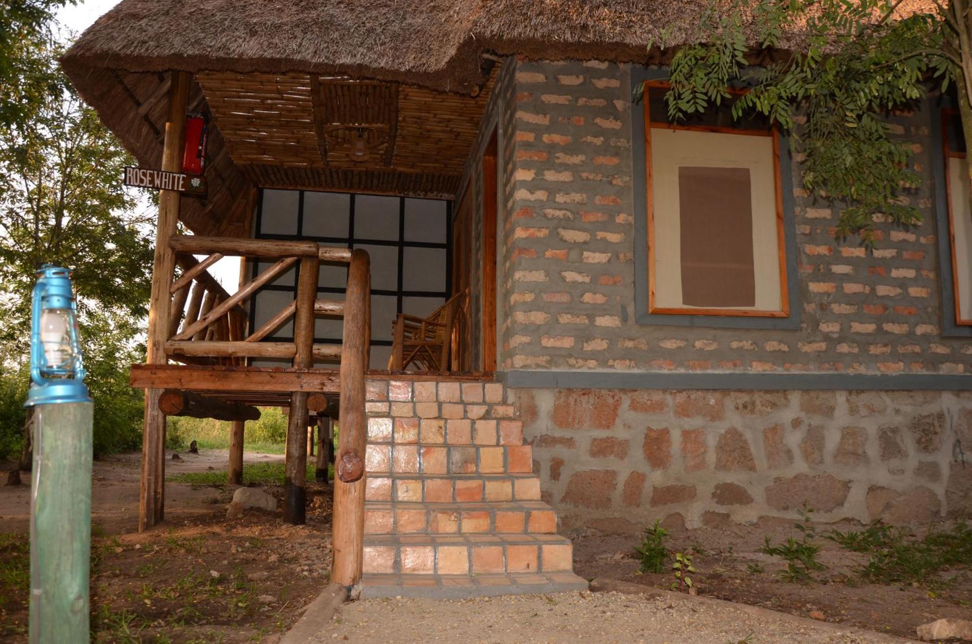 Irungu Forest Safari Lodge Katunguru Dış mekan fotoğraf
