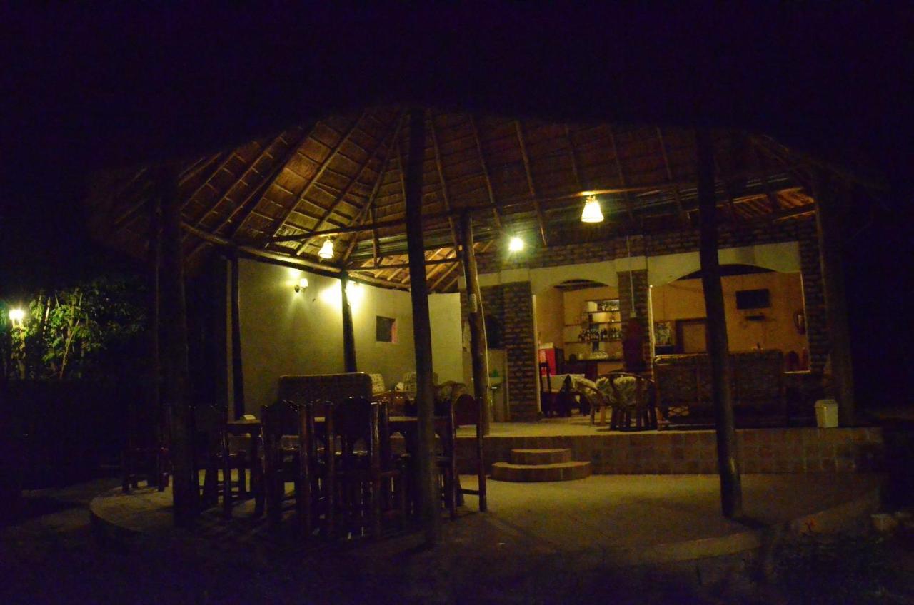 Irungu Forest Safari Lodge Katunguru Dış mekan fotoğraf